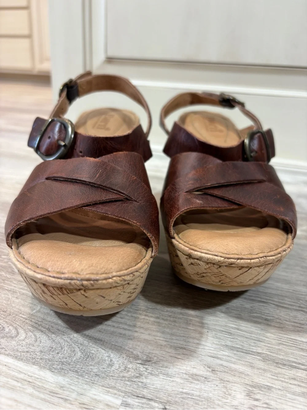 Born Shoes Womens Size 8 Brown Leather Ankle Buckle Straps Wedges Open Toe